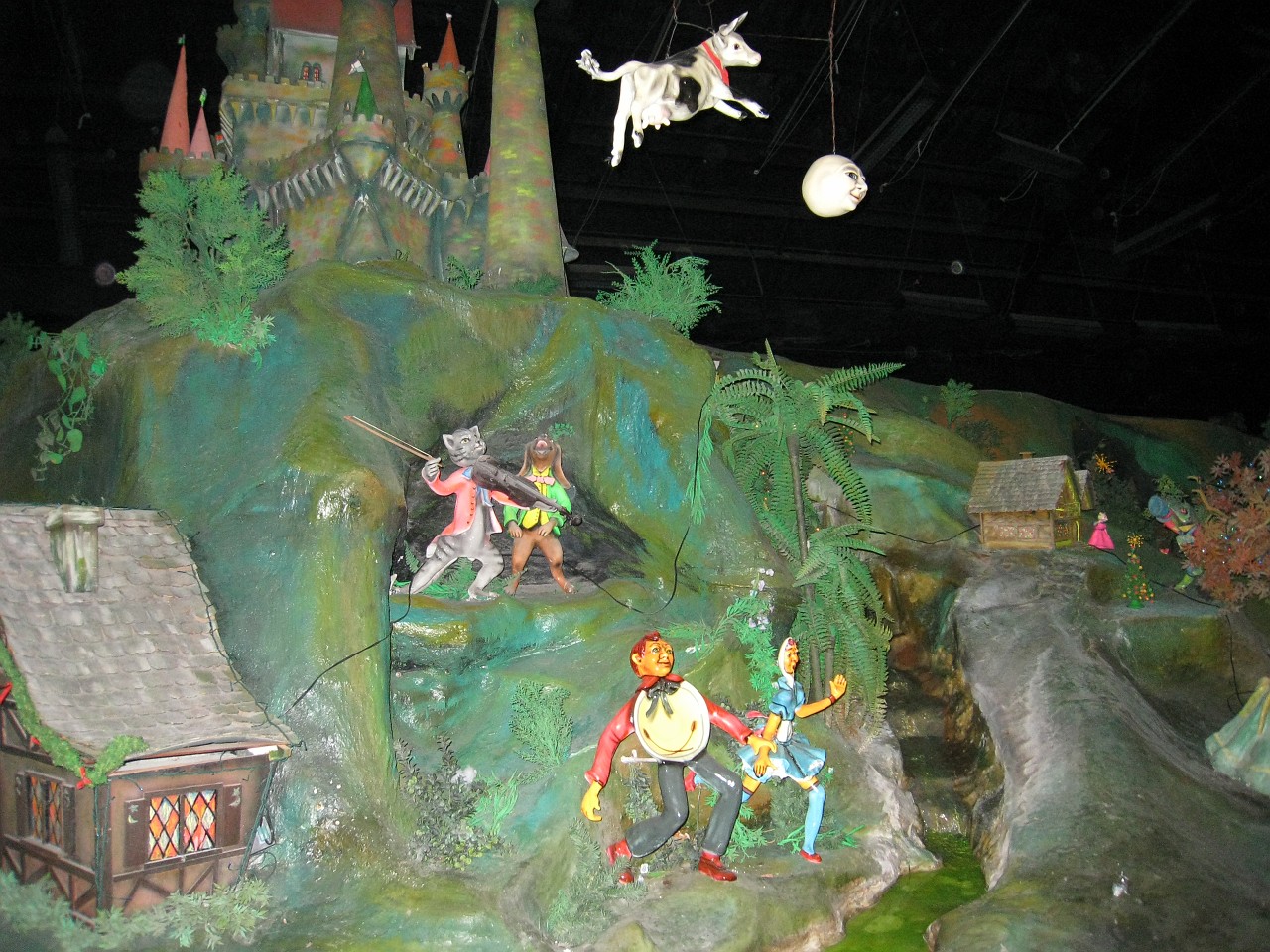 Vacation 2007-12 - Rock City 0364.jpg - Rock City outside of Chattanooga Tennessee has been a tourist attraction since 1932. I remembered seeing barn roofs painted with "See Rock City" and wanted to pay a visit to its home on Lookout Mountain. Christmas Vacation 2007-08.